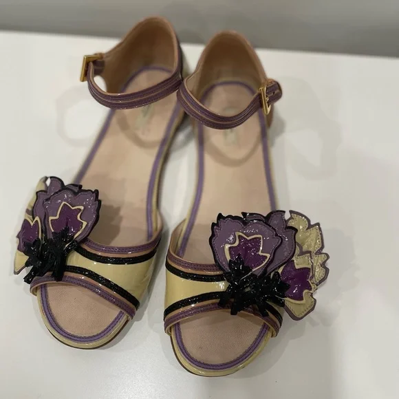 PRADA❤︎サンダル❤︎VERNICE FLOWER PRADA❤︎サンダル❤︎VERNICE FLOWER Prada cream purple
